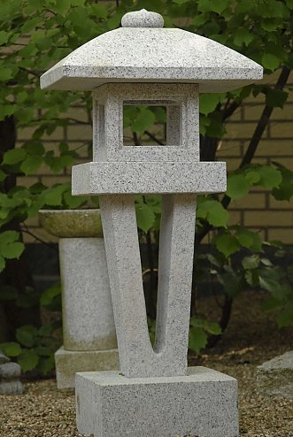 Tachi-gata Steinlaterne Nr. 10220