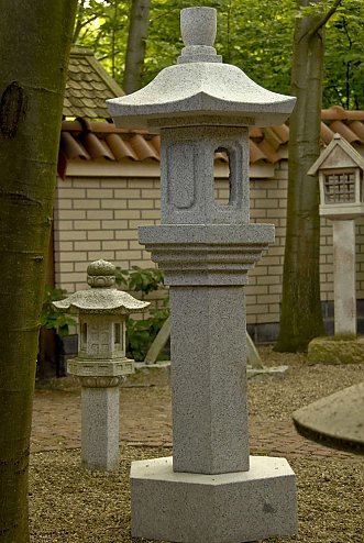 Tachi-gata Laterne aus Stein Nr. 10221